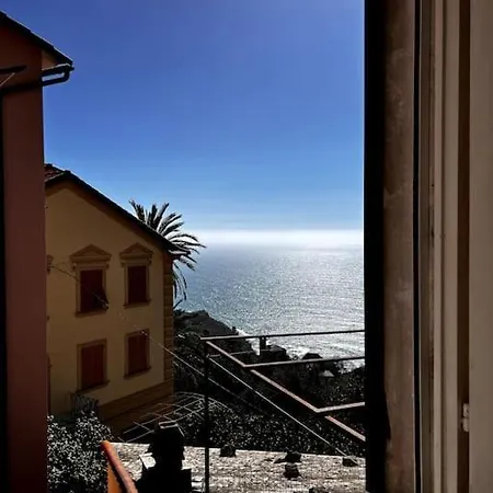 Flat With Sea View And Garden *