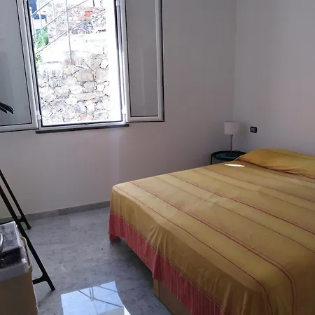 Flat With Sea View And Garden *